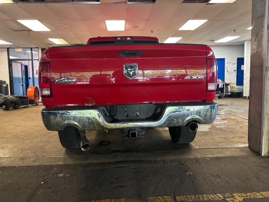 RAM 1500 SLT Quad Cab 4WD 2016