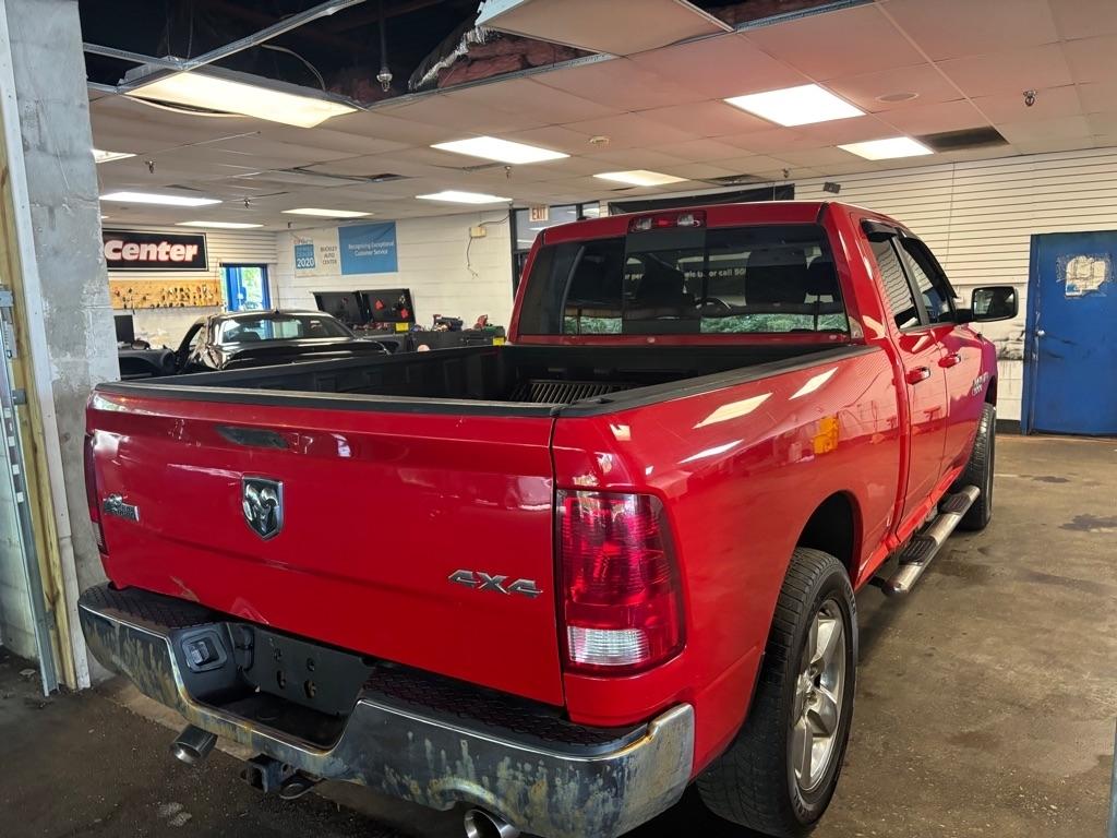 RAM 1500 SLT Quad Cab 4WD 2016