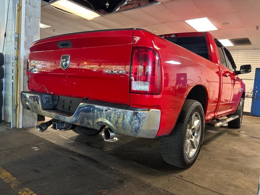 RAM 1500 SLT Quad Cab 4WD 2016