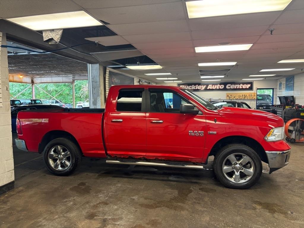 RAM 1500 SLT Quad Cab 4WD 2016