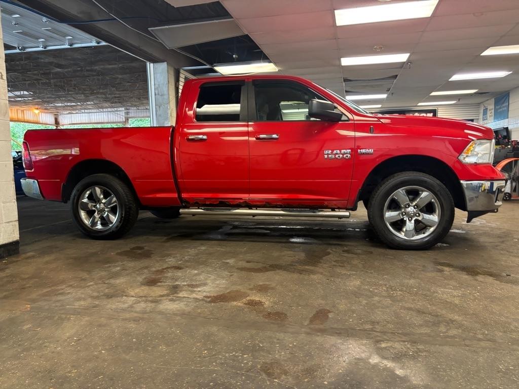 RAM 1500 SLT Quad Cab 4WD 2016