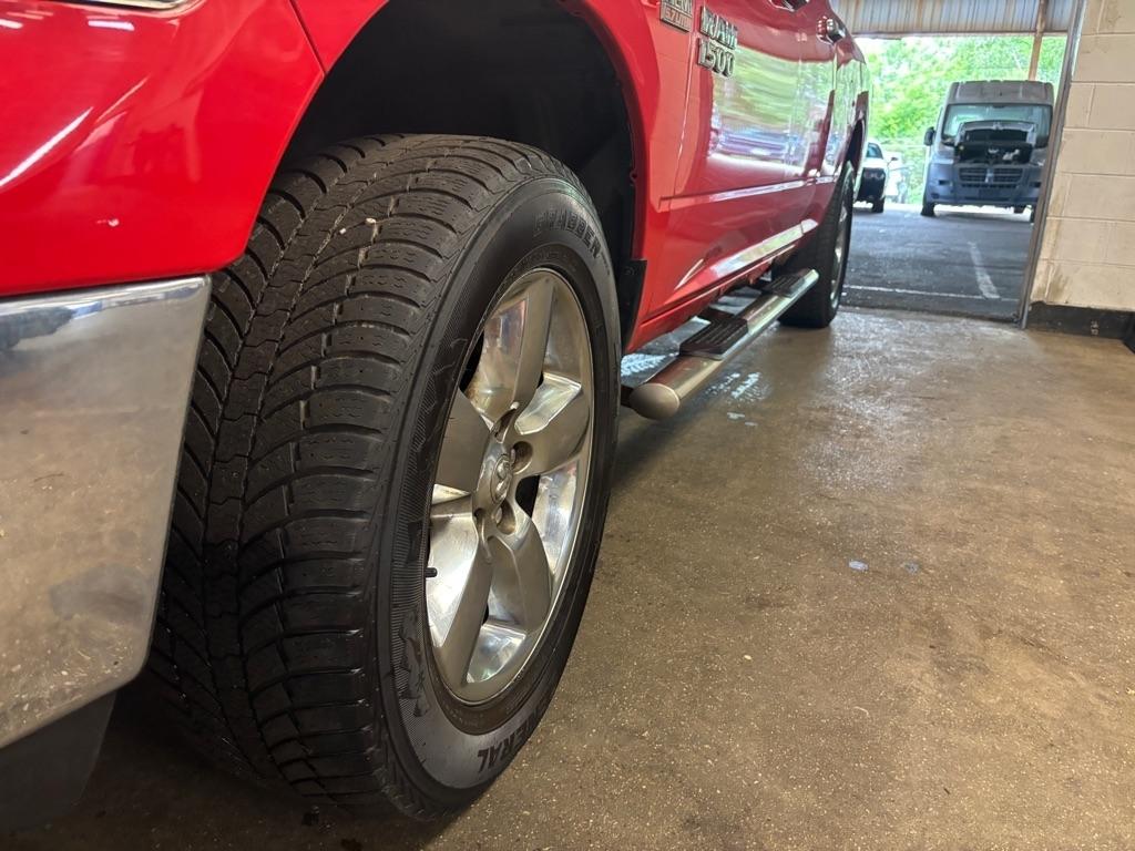 RAM 1500 SLT Quad Cab 4WD 2016