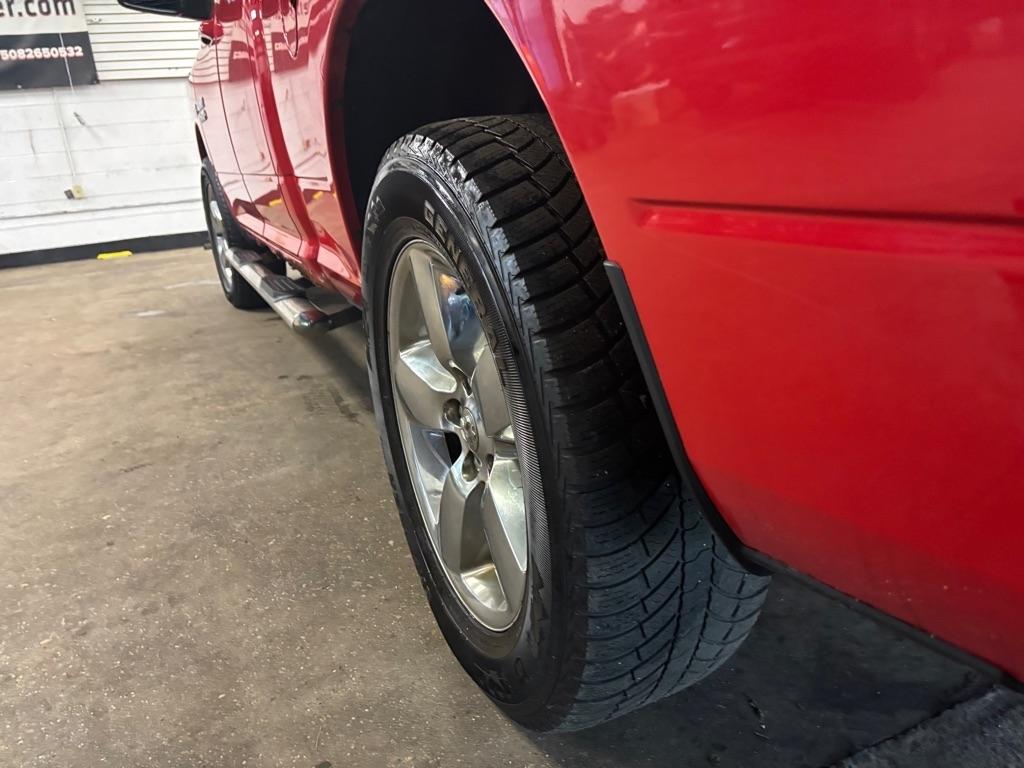 RAM 1500 SLT Quad Cab 4WD 2016