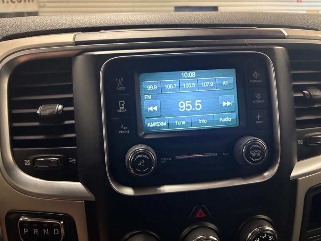 RAM 1500 SLT Quad Cab 4WD 2016