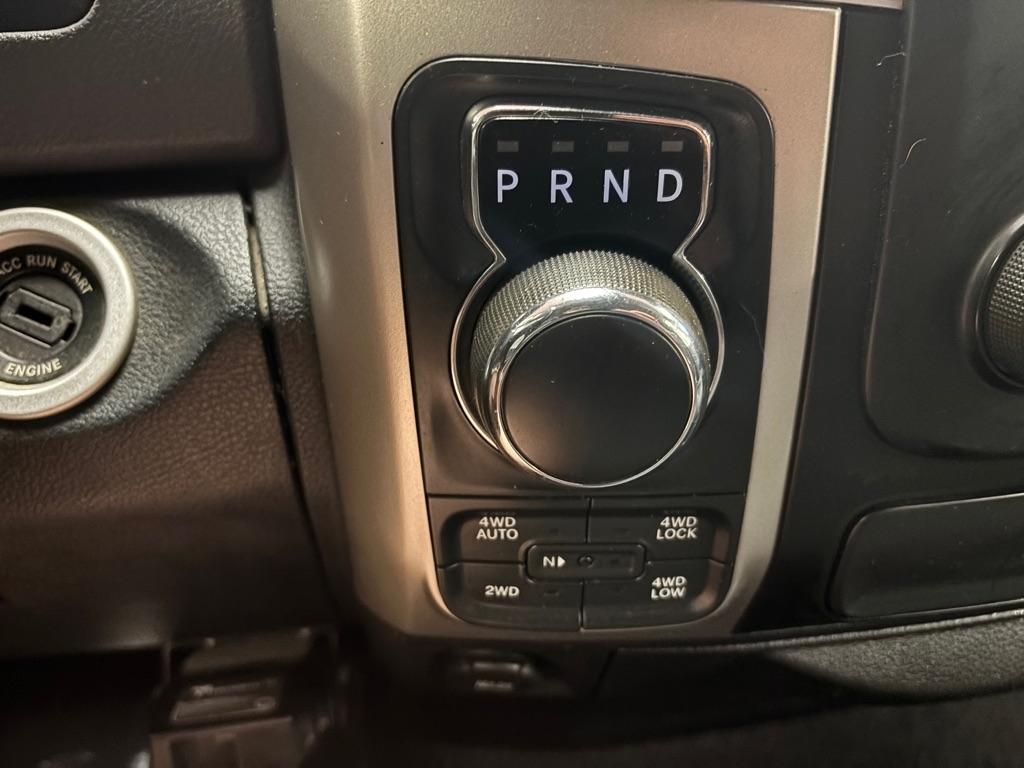 RAM 1500 SLT Quad Cab 4WD 2016