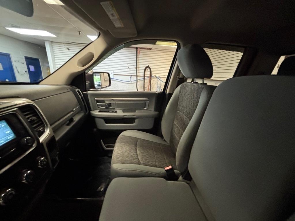 RAM 1500 SLT Quad Cab 4WD 2016