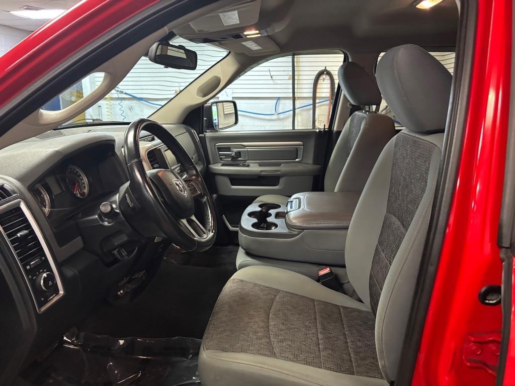 RAM 1500 SLT Quad Cab 4WD 2016