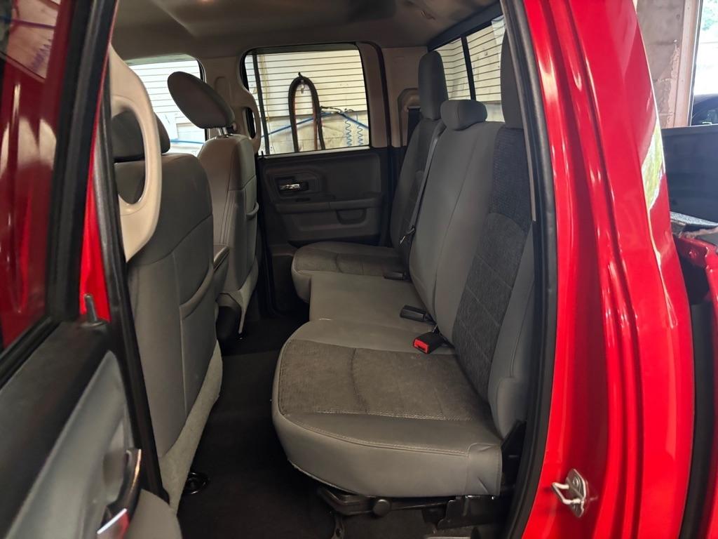 RAM 1500 SLT Quad Cab 4WD 2016