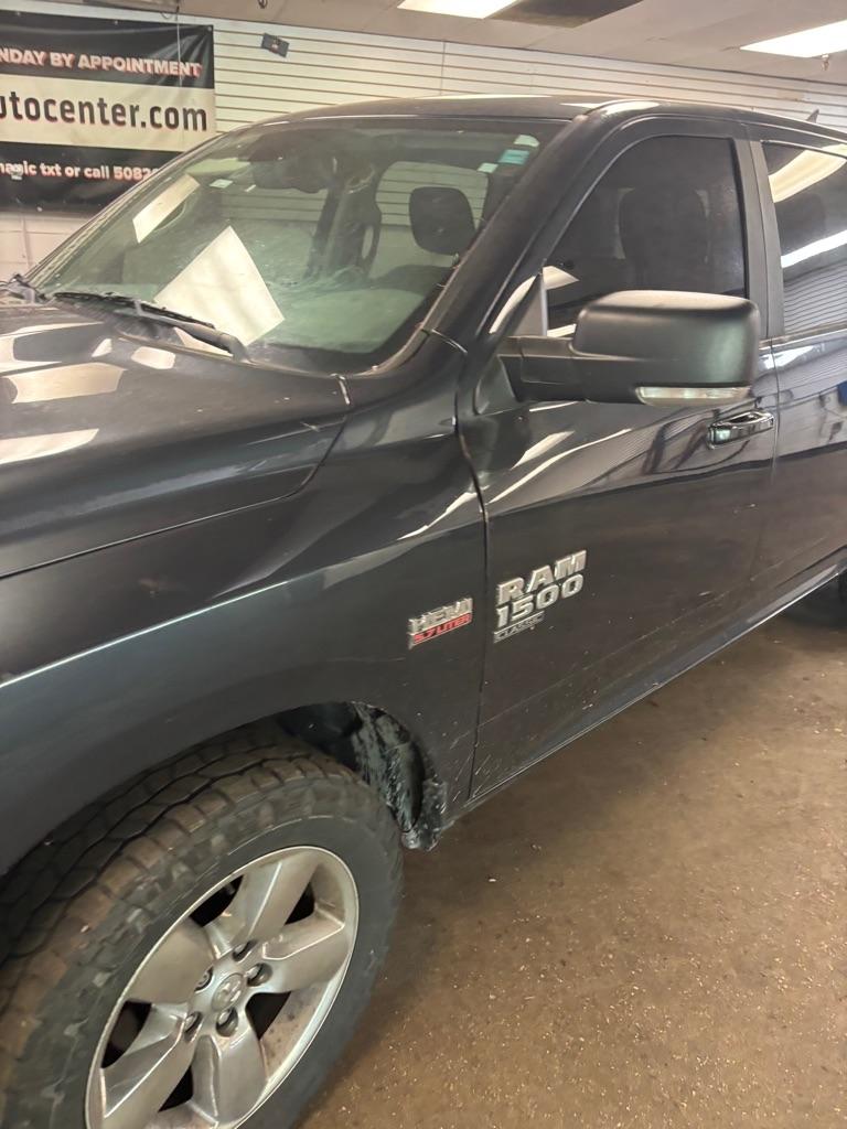 RAM 1500 Classic Tradesman Crew Cab SWB 4WD 2019
