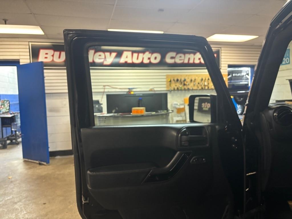 Jeep Wrangler Unlimited Sahara 4WD 2015