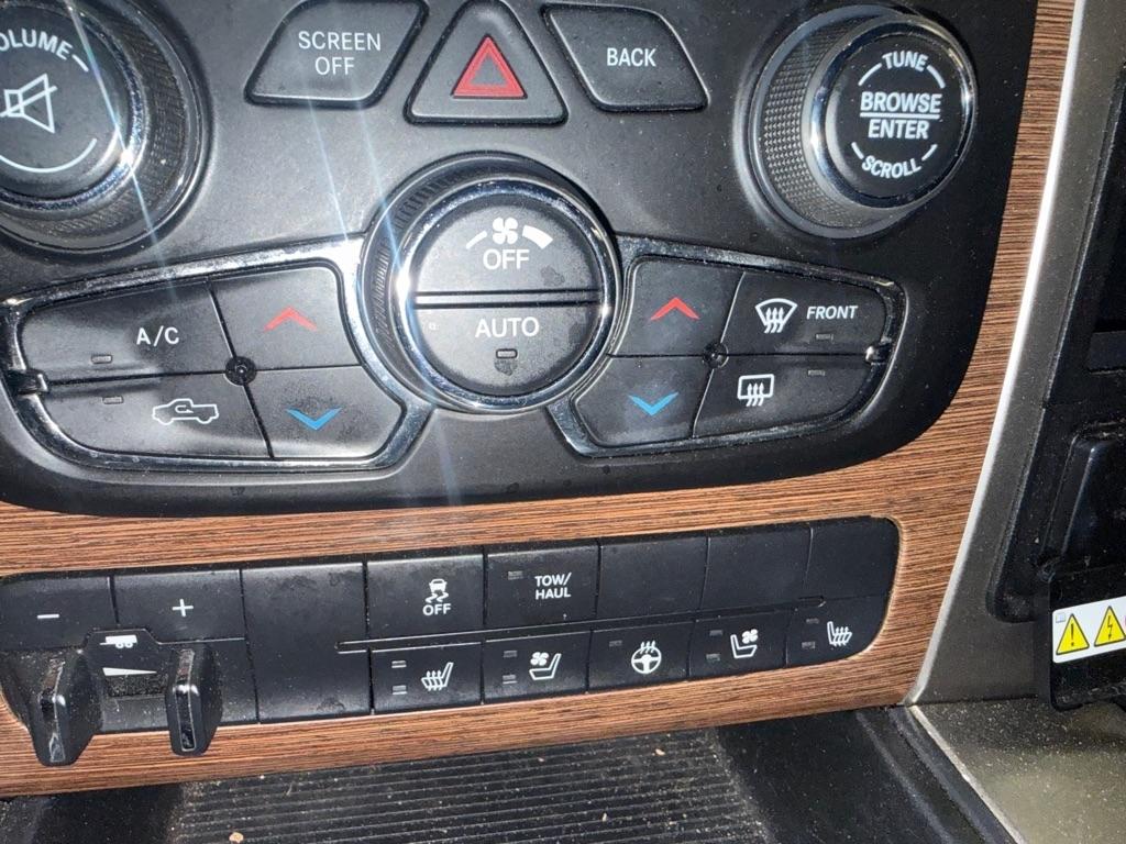 RAM 1500 Laramie Crew Cab SWB 4WD 2015