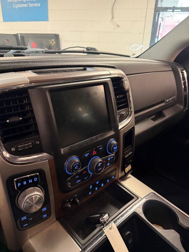 RAM 1500 Laramie Crew Cab SWB 4WD 2015