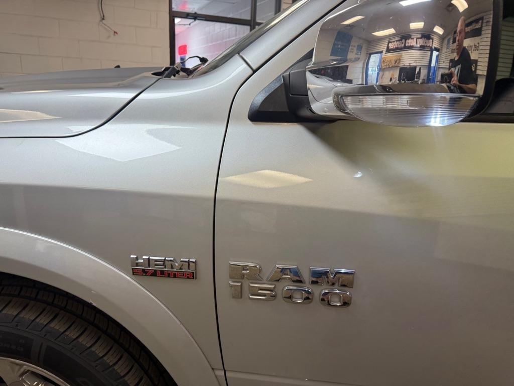 RAM 1500 Laramie Crew Cab SWB 4WD 2015
