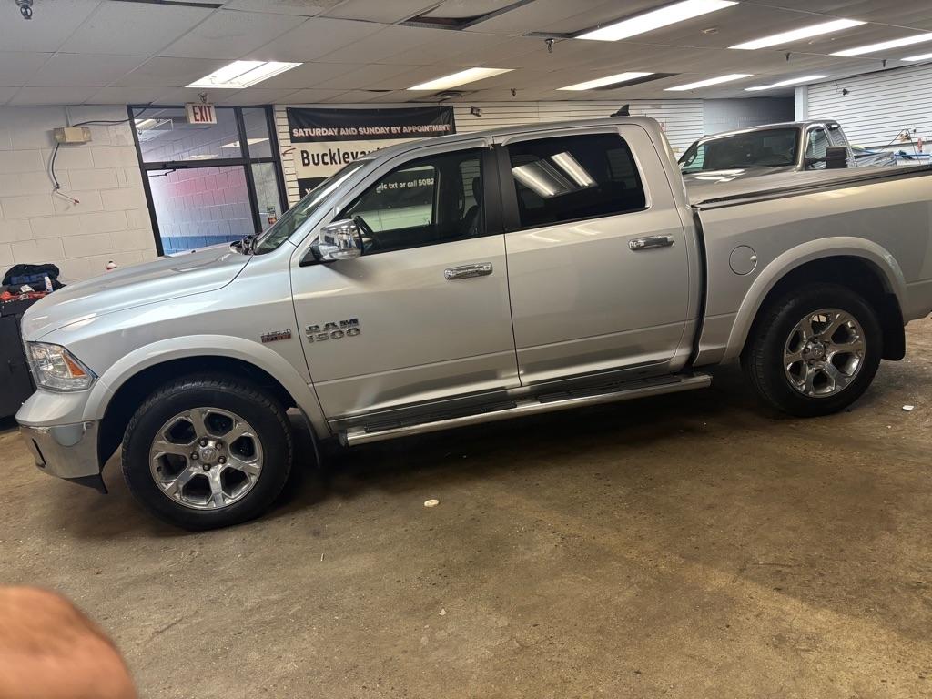 RAM 1500 Laramie Crew Cab SWB 4WD 2015