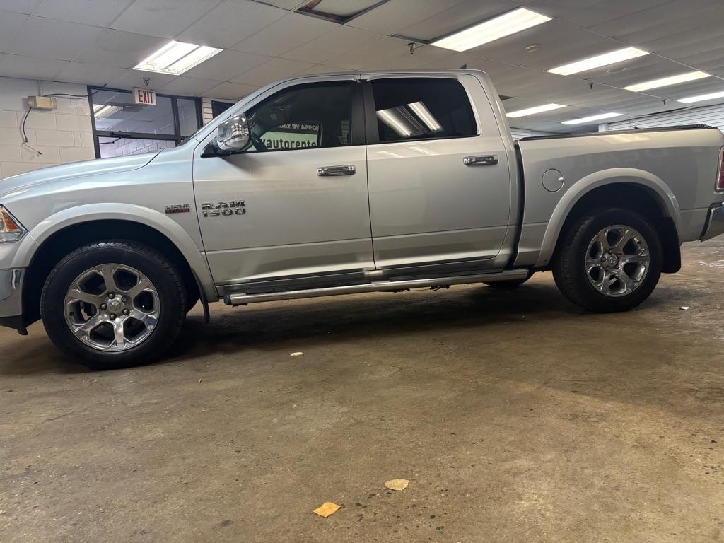 RAM 1500 Laramie Crew Cab SWB 4WD 2015