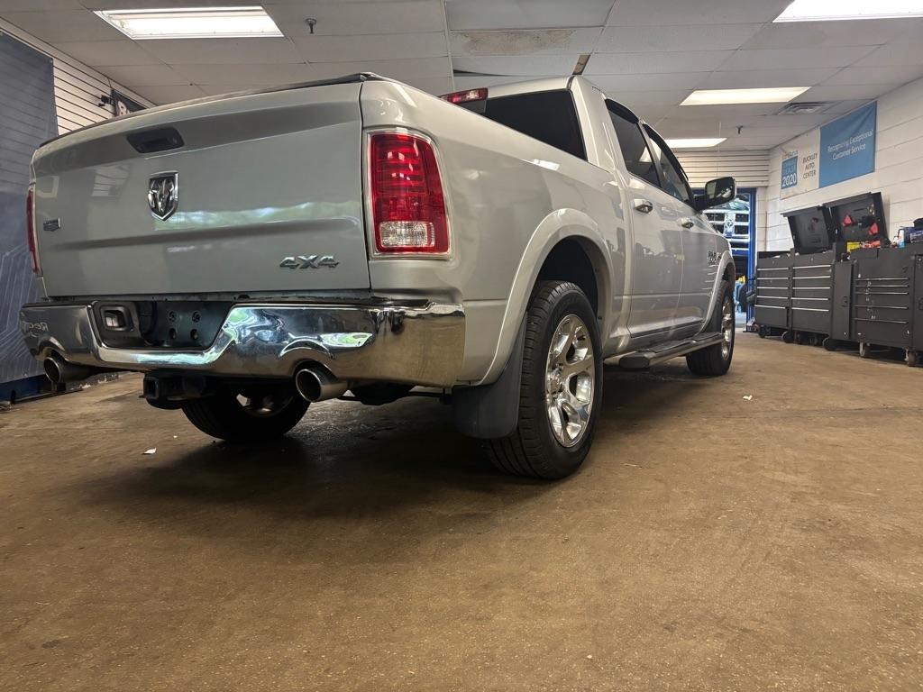 RAM 1500 Laramie Crew Cab SWB 4WD 2015