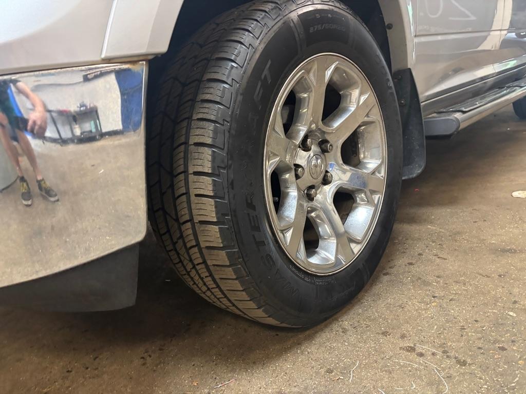 RAM 1500 Laramie Crew Cab SWB 4WD 2015