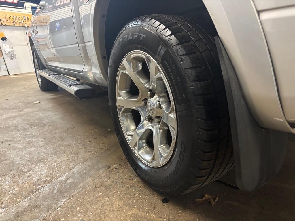 RAM 1500 Laramie Crew Cab SWB 4WD 2015