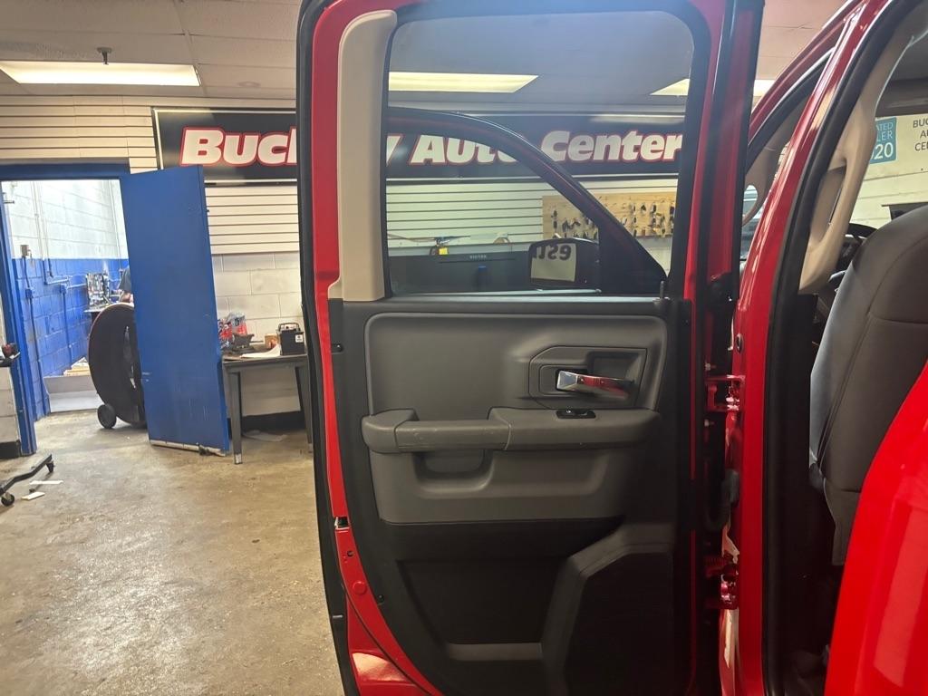RAM 1500 SLT Quad Cab 4WD 2014