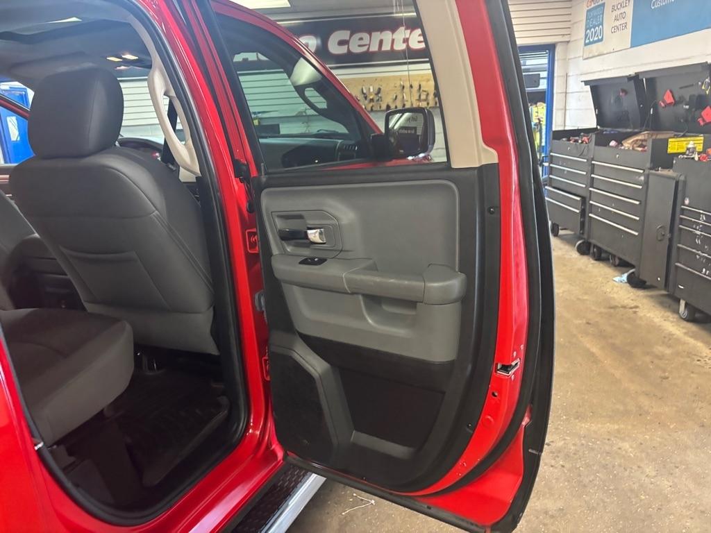 RAM 1500 SLT Quad Cab 4WD 2014