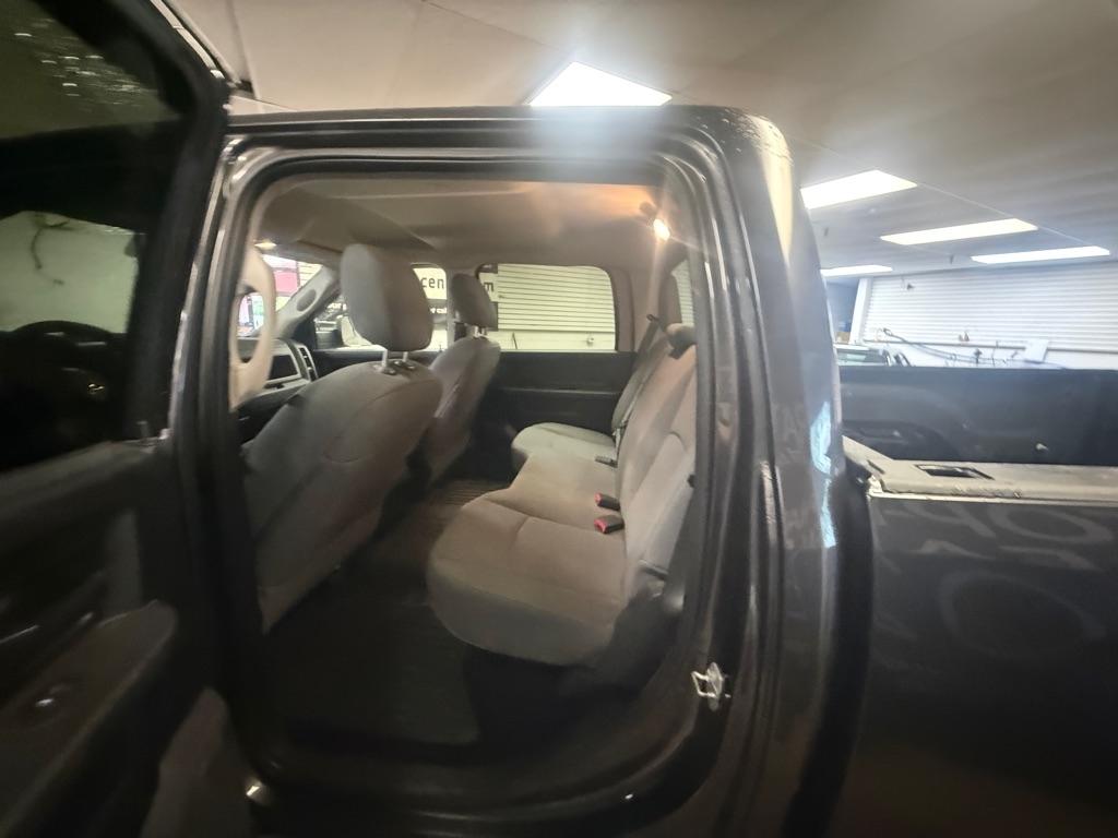 RAM 2500 Tradesman Crew Cab SWB 4WD 2016