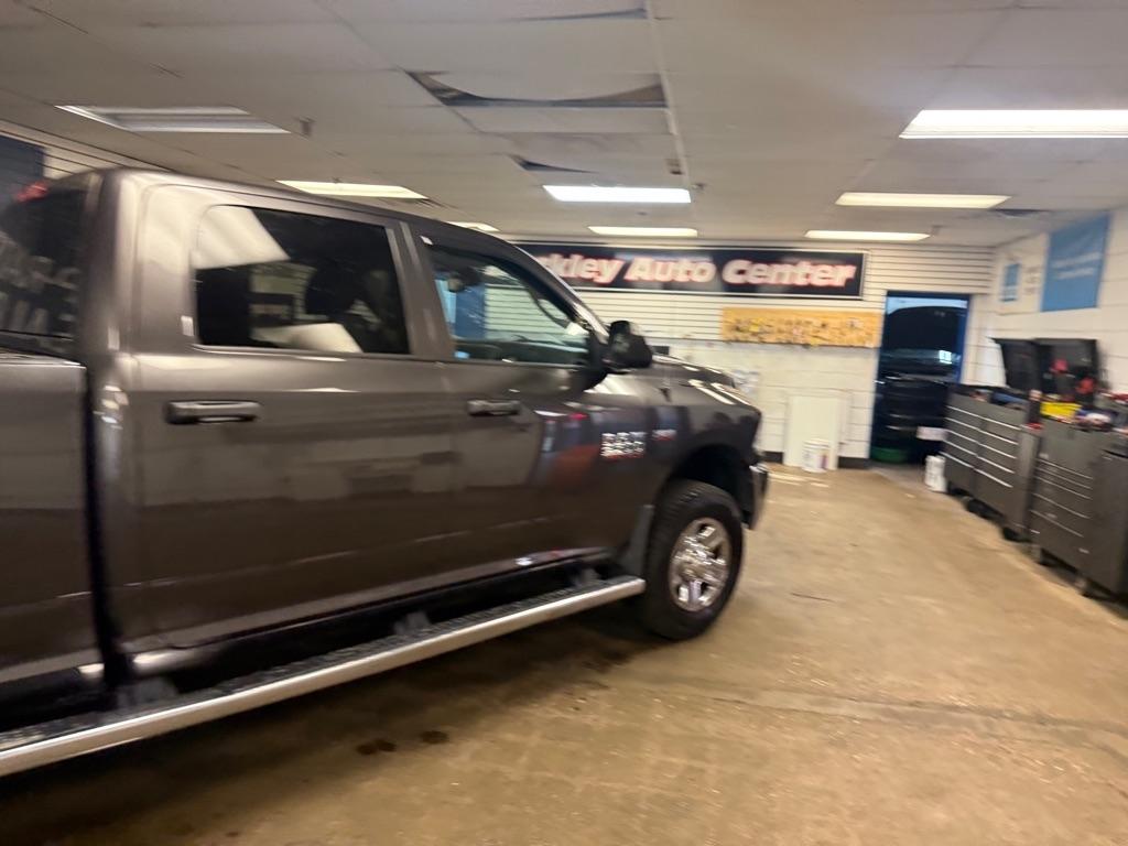RAM 2500 Tradesman Crew Cab SWB 4WD 2016