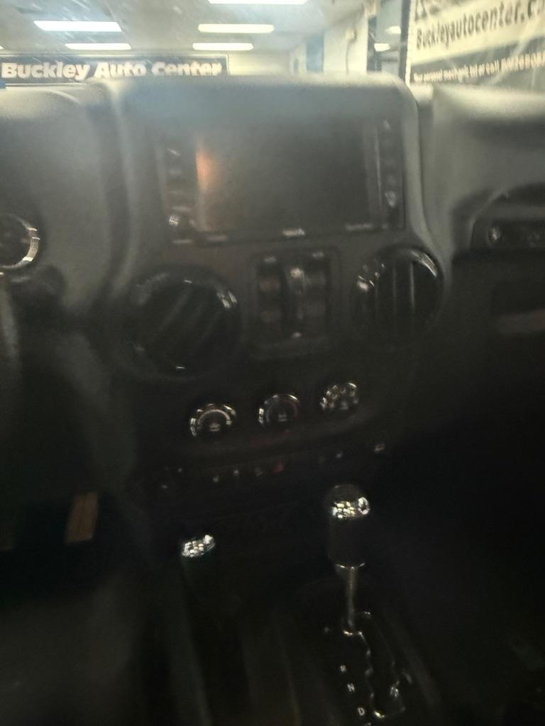 Jeep Wrangler Unlimited Sahara 4WD 2012