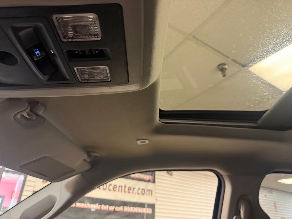 RAM 1500 Laramie Crew Cab SWB 4WD 2018