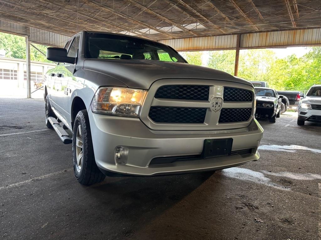 RAM 1500 Tradesman Quad Cab 4WD 2016