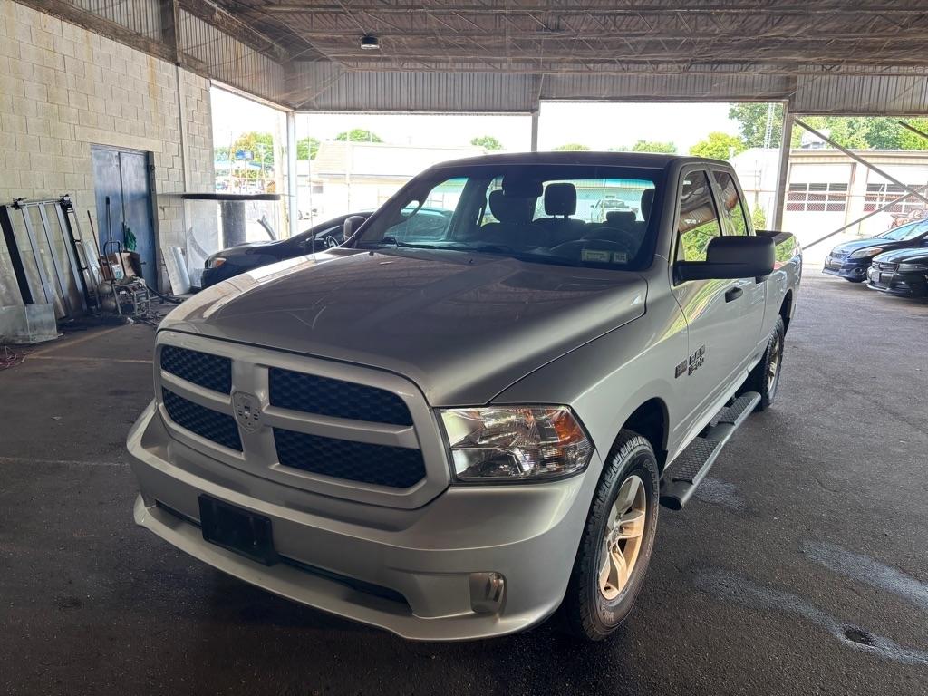 RAM 1500 Tradesman Quad Cab 4WD 2016