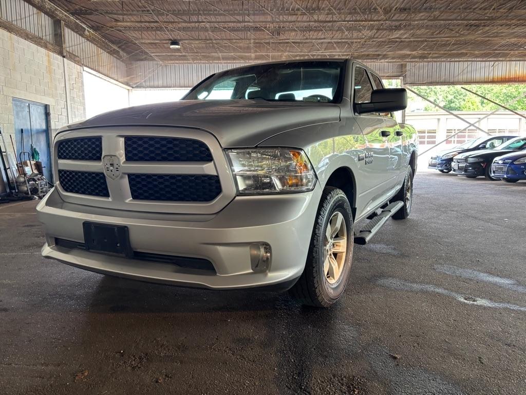 RAM 1500 Tradesman Quad Cab 4WD 2016