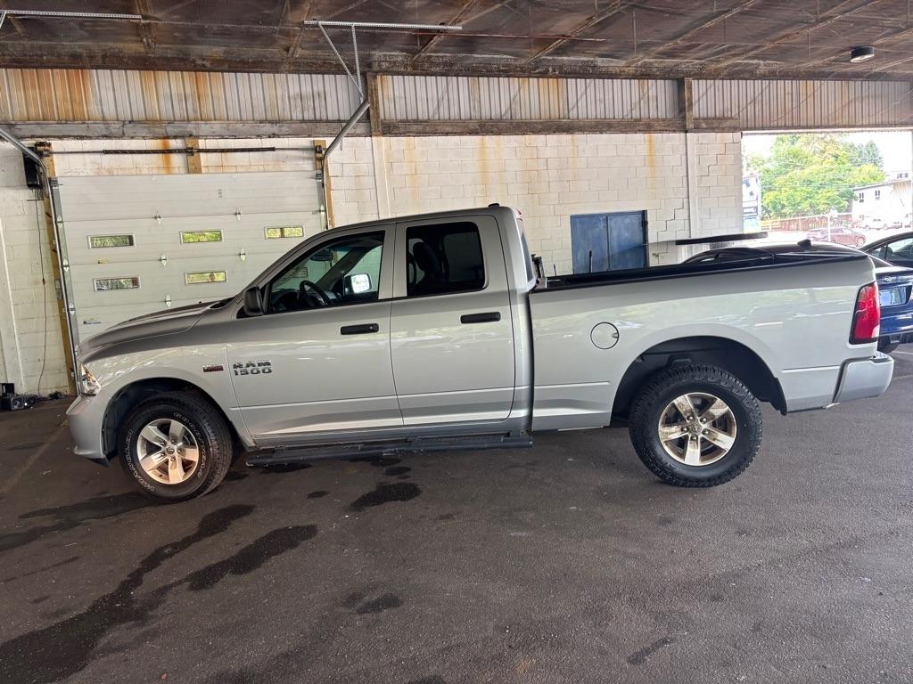 RAM 1500 Tradesman Quad Cab 4WD 2016