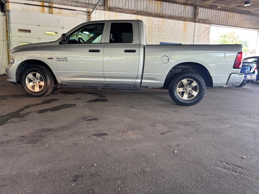 RAM 1500 Tradesman Quad Cab 4WD 2016