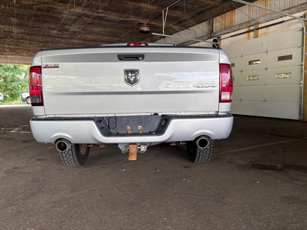 RAM 1500 Tradesman Quad Cab 4WD 2016