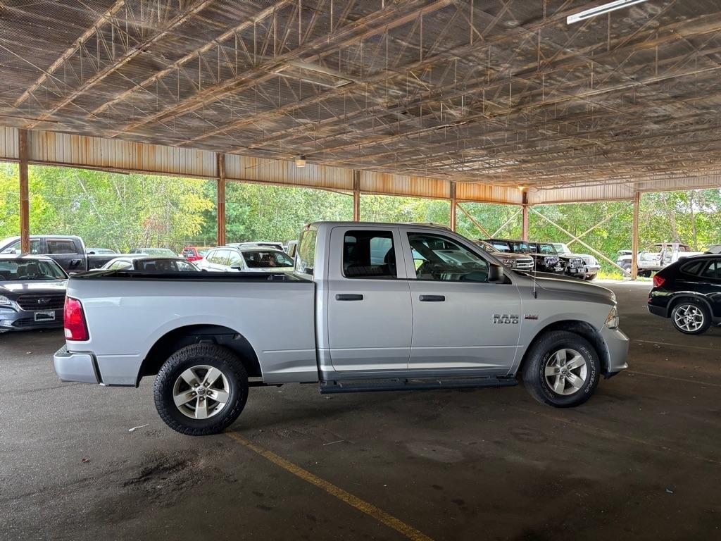RAM 1500 Tradesman Quad Cab 4WD 2016
