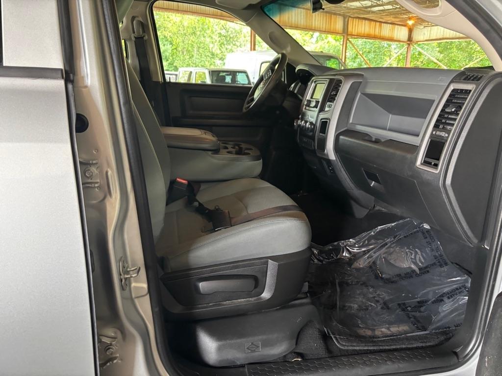 RAM 1500 Tradesman Quad Cab 4WD 2016