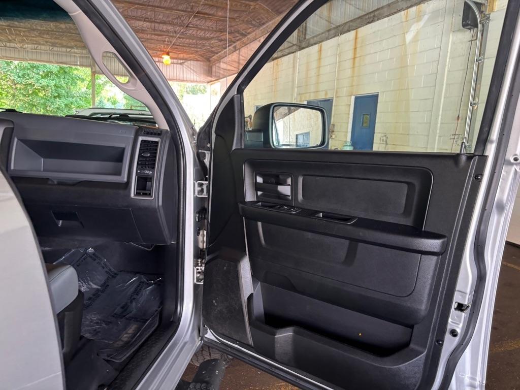 RAM 1500 Tradesman Quad Cab 4WD 2016