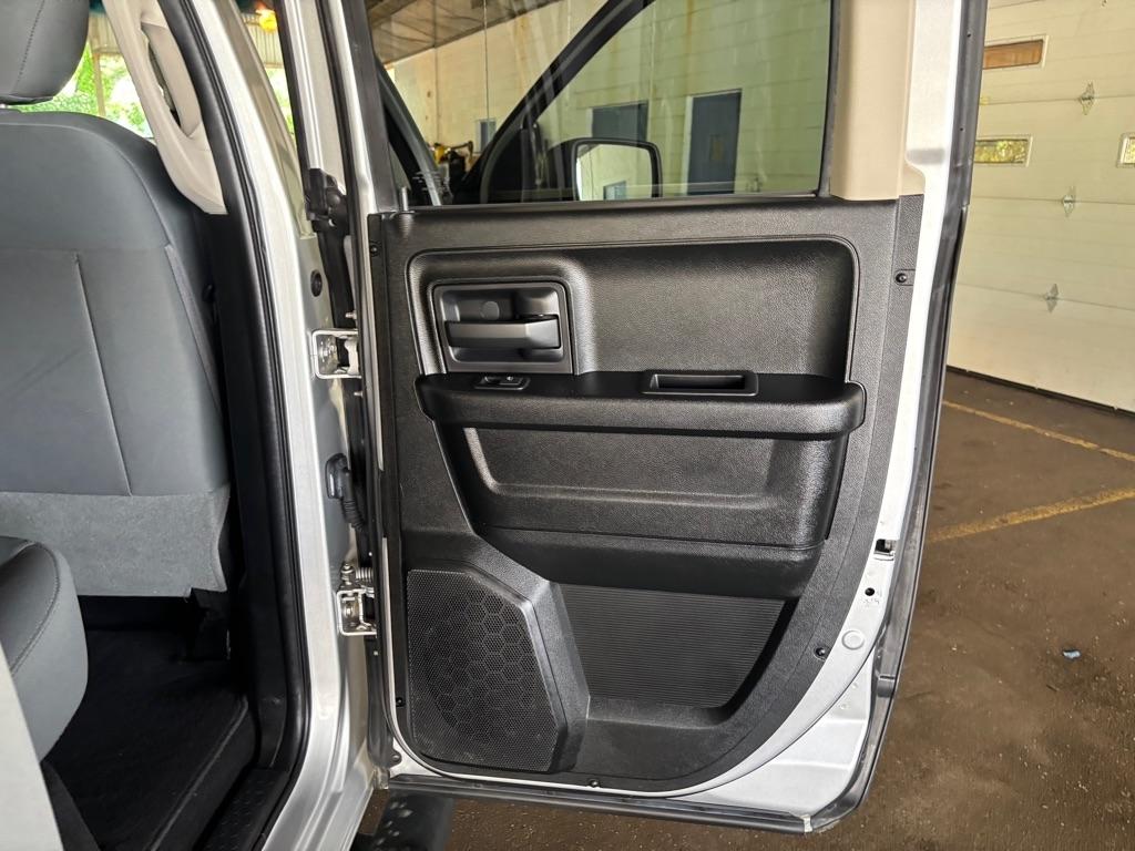 RAM 1500 Tradesman Quad Cab 4WD 2016