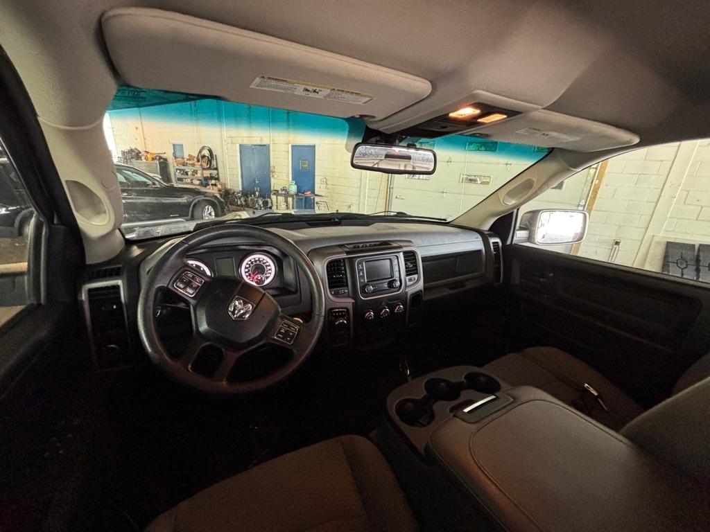 RAM 1500 Tradesman Quad Cab 4WD 2016