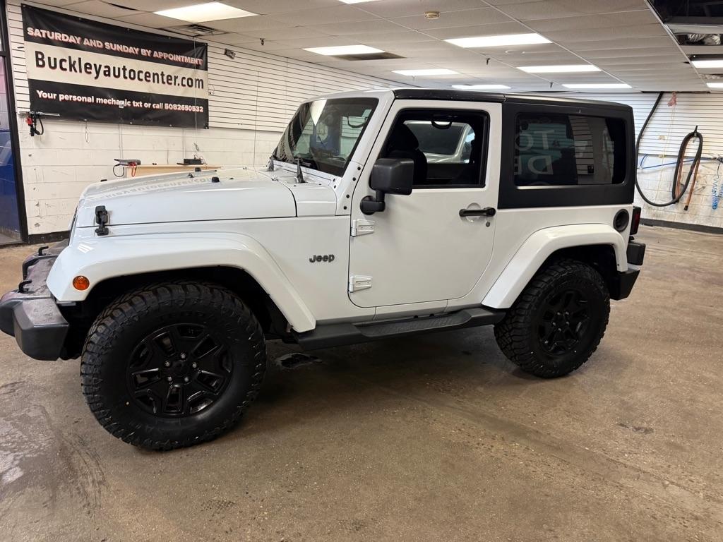 Jeep Wrangler Sahara 4WD 2013