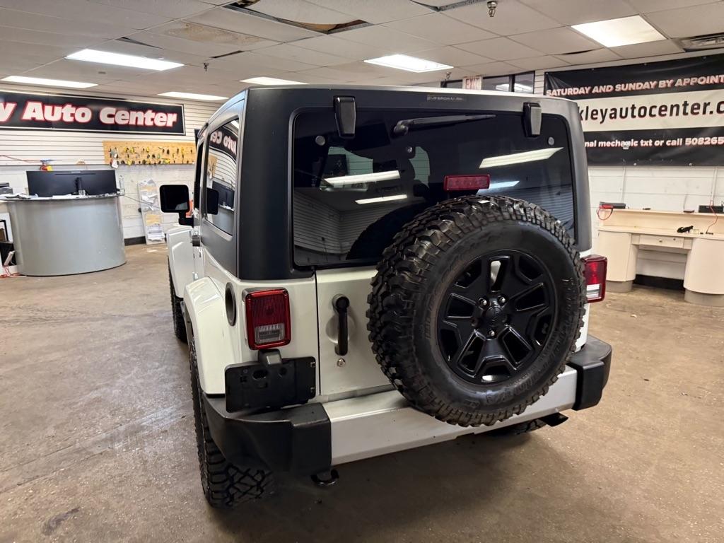 Jeep Wrangler Sahara 4WD 2013