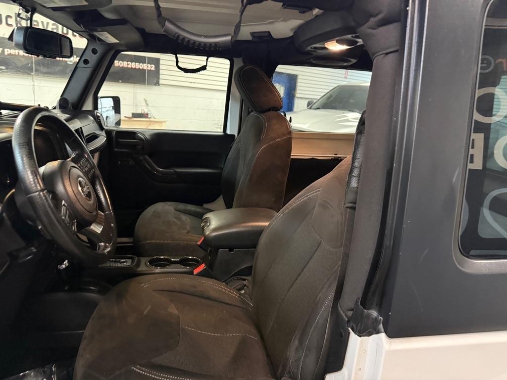 Jeep Wrangler Sahara 4WD 2013