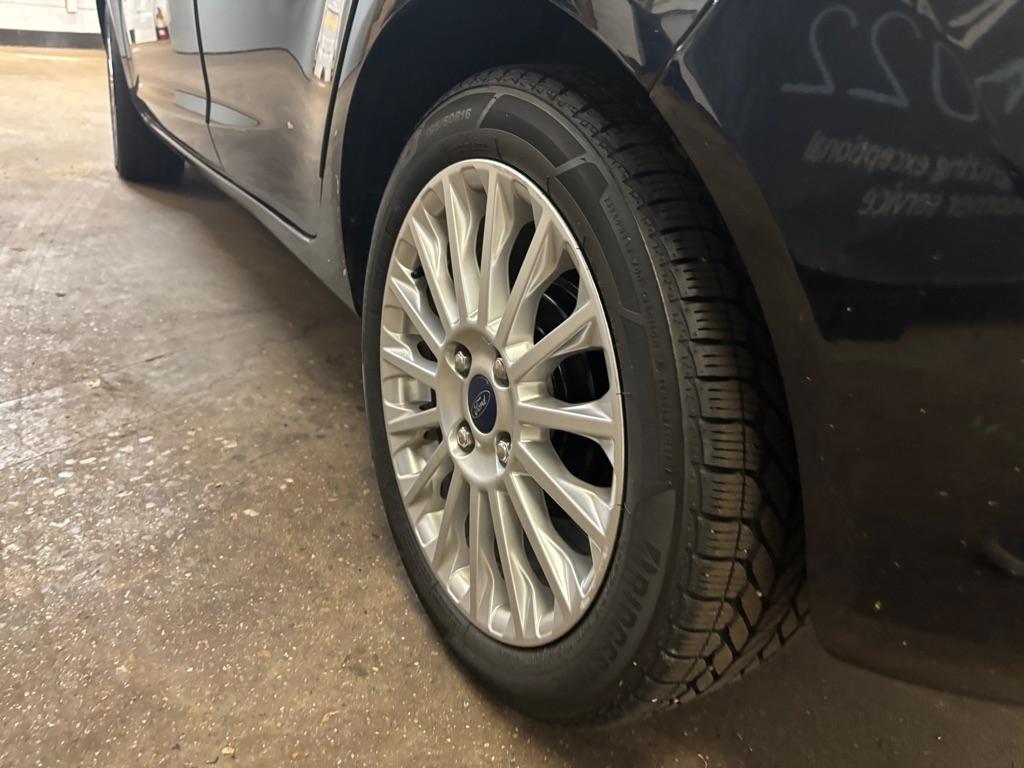 Ford Fiesta Titanium Hatchback 2016