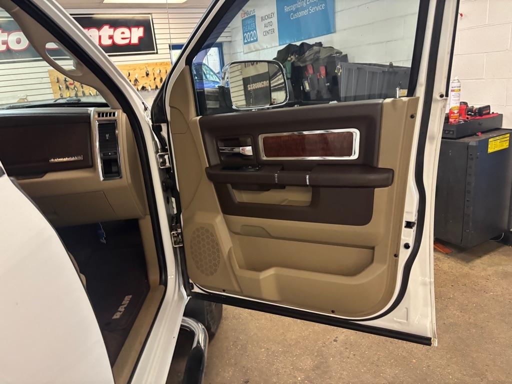 Dodge 3500 Laramie Crew Cab LWB 4WD DRW 2012