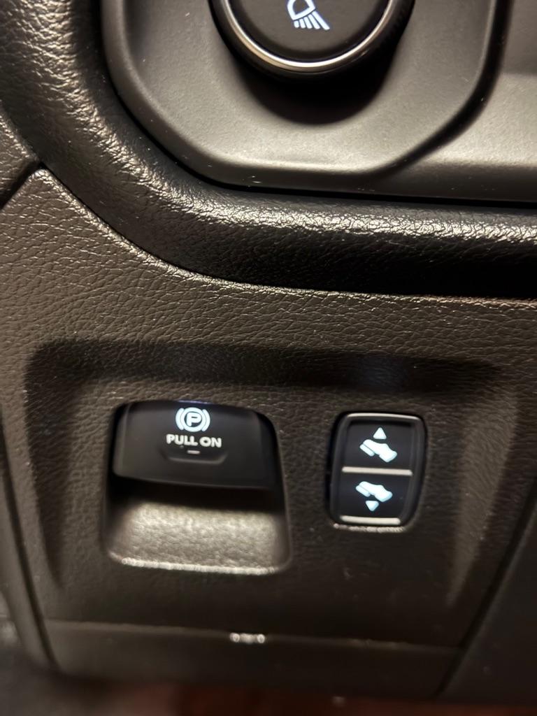 RAM 1500 Big Horn Crew Cab SWB 4WD 2021