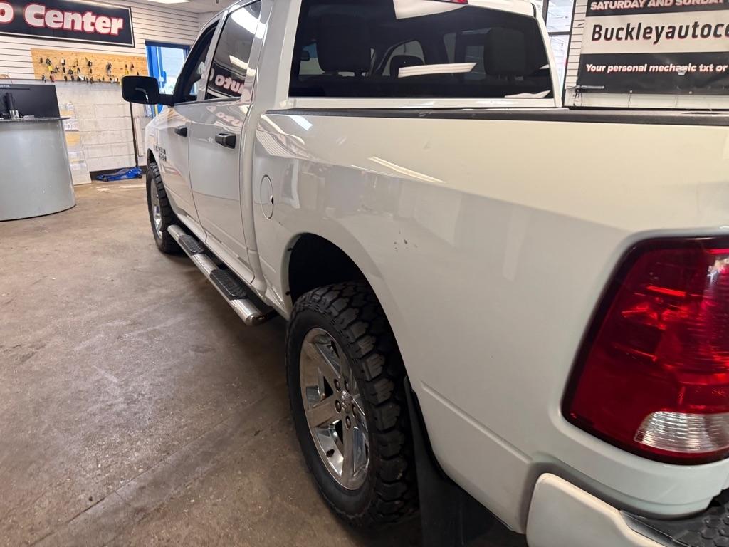 RAM 1500 Tradesman Crew Cab SWB 4WD 2015