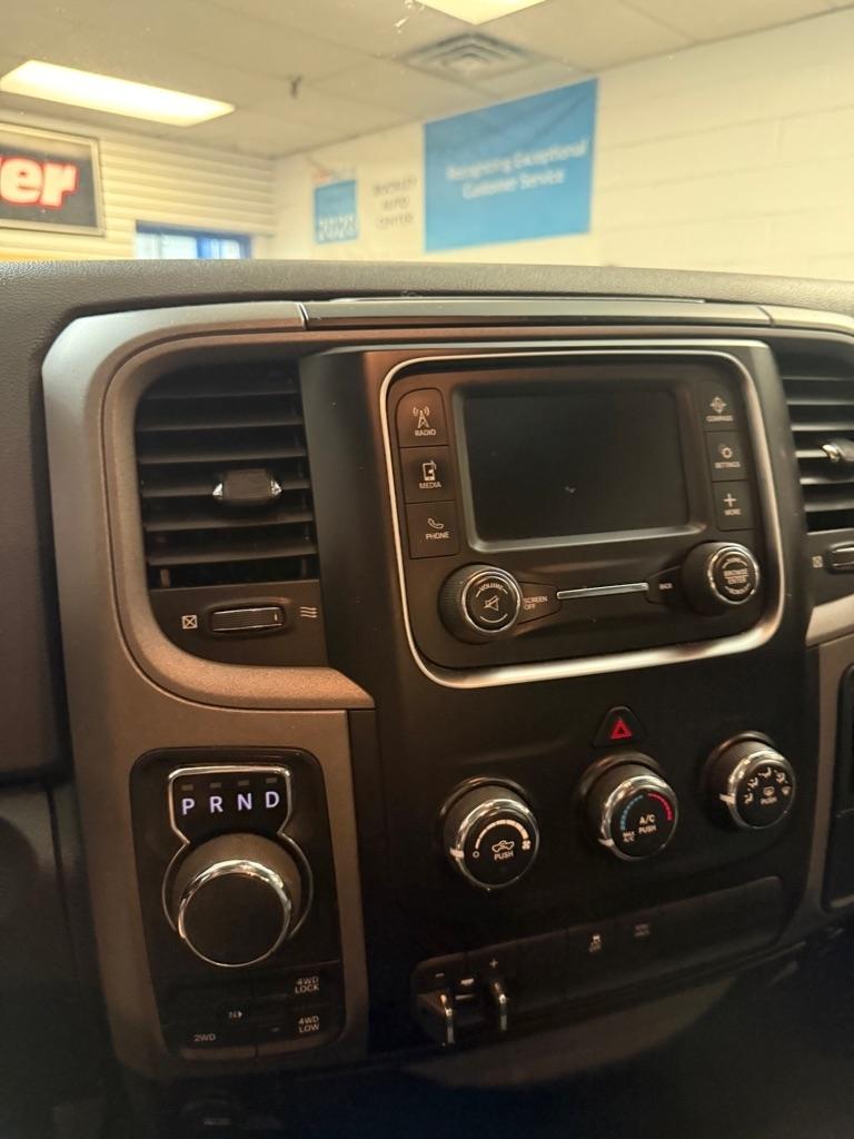 RAM 1500 Tradesman Crew Cab SWB 4WD 2015