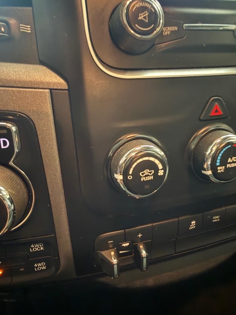 RAM 1500 Tradesman Crew Cab SWB 4WD 2015