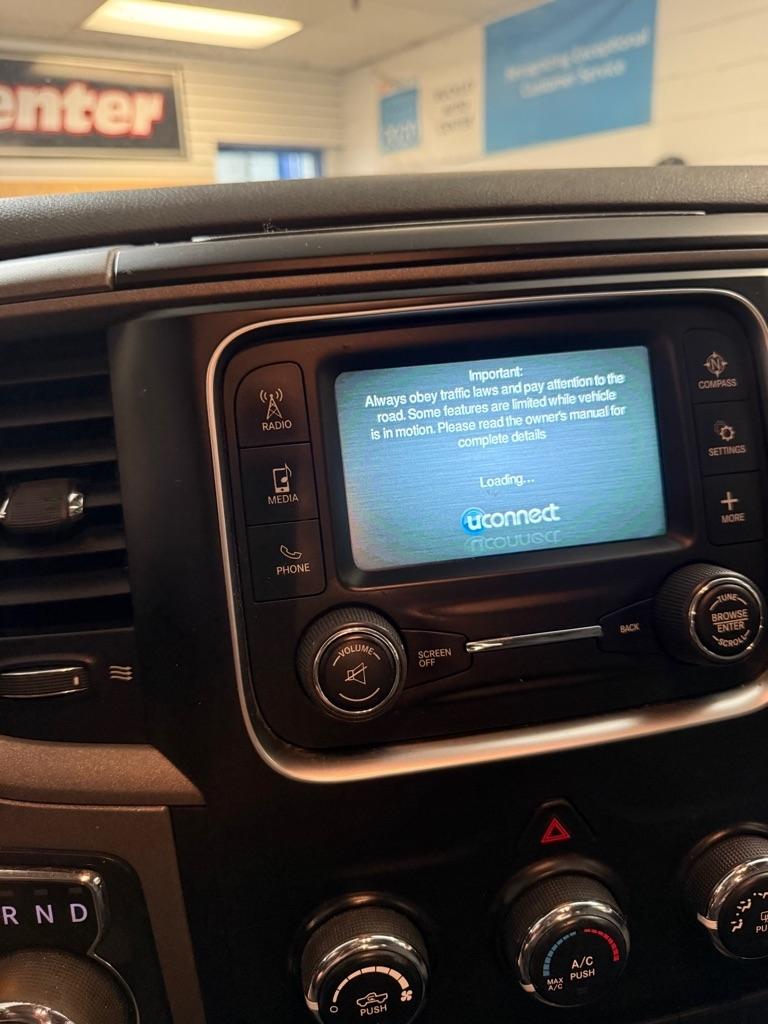 RAM 1500 Tradesman Crew Cab SWB 4WD 2015