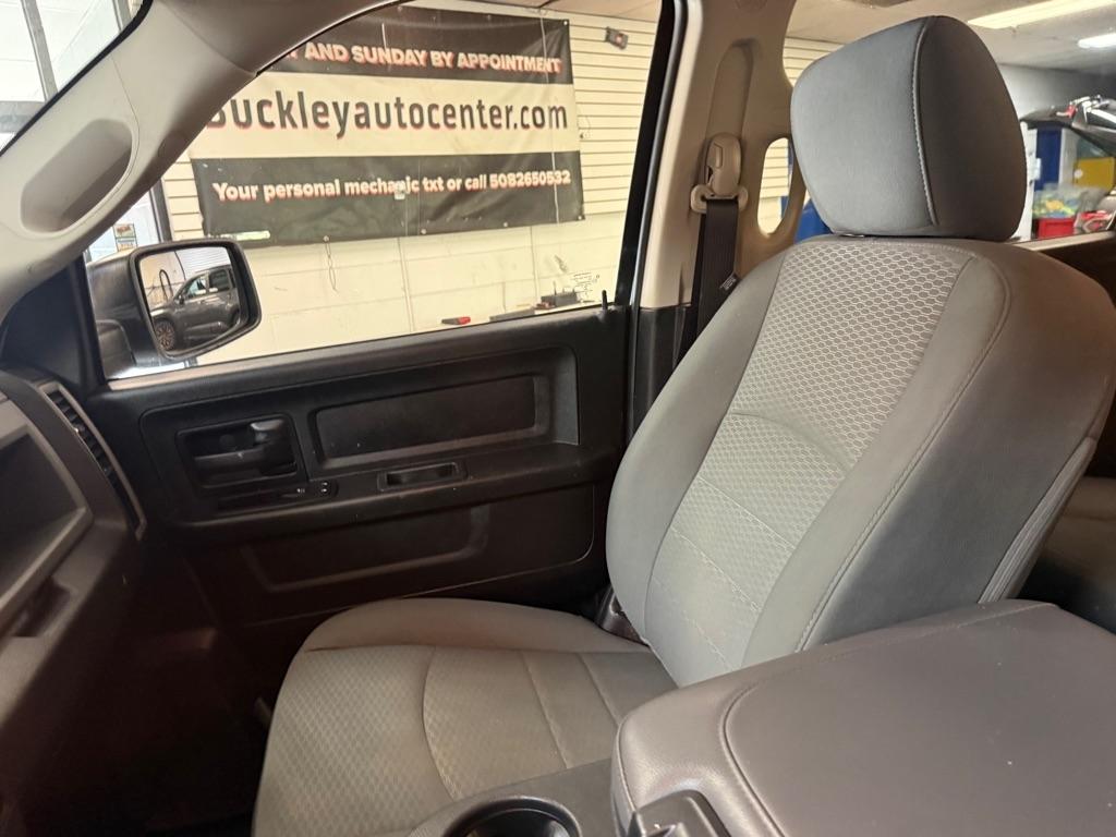 RAM 1500 Tradesman Crew Cab SWB 4WD 2015